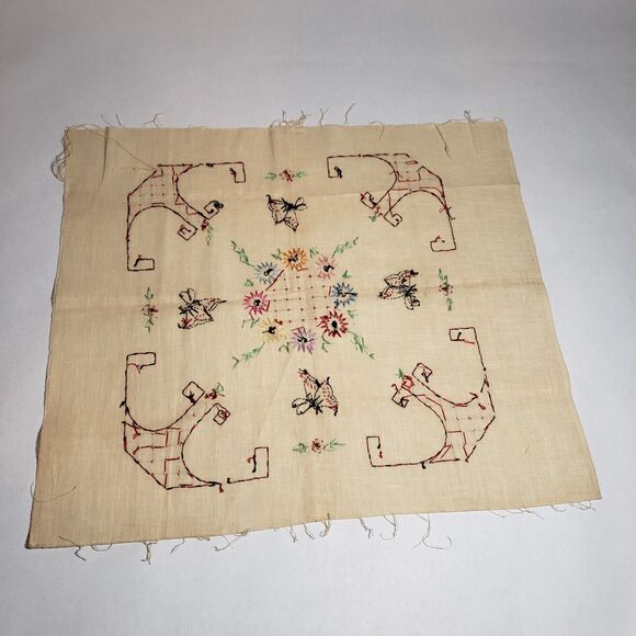 VINTAGE 1960'S STAMPED EMBROIDERY BUTTERFLY FLOWERS UNFINISHED CHAIR BACK PAD - Picture 9 of 9